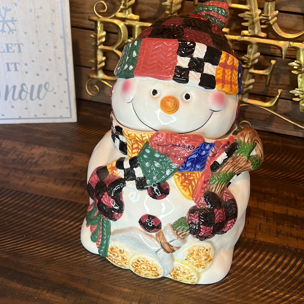 EUC Ceramic SNOWMAN ~VINTAGE
Cookie Jar~12"~
World Bazaars Inc.